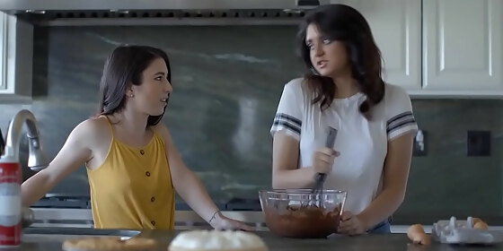 lesbian babe squirts on stepsisters face