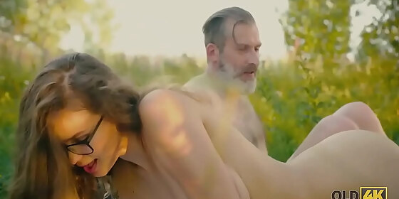 old4k bookworm doesnt mind having outdoor sex with hungry old guy