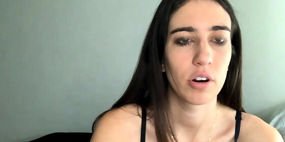 big boob brunette masturbates on webcam