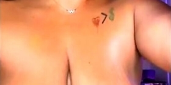 big boob brunette masturbates on webcam