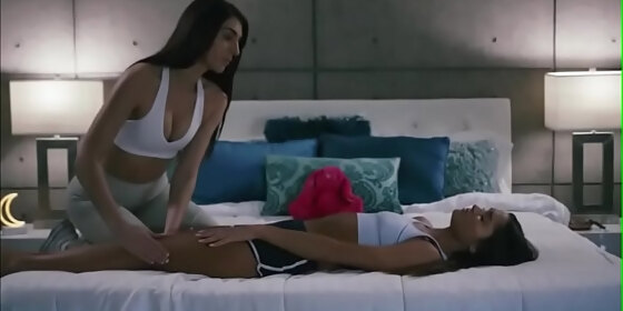 two babe licks pussy in 69 position