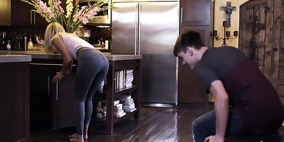 stepmom mona wales seduces stepson with her ass and he fucked her anal