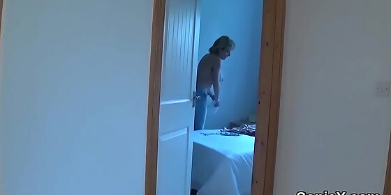 unfaithful british mature lady sonia exposes her heavy boobies