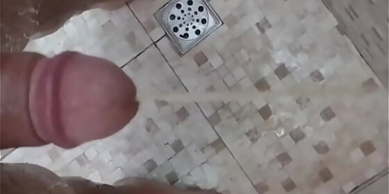 hot piss in the bath