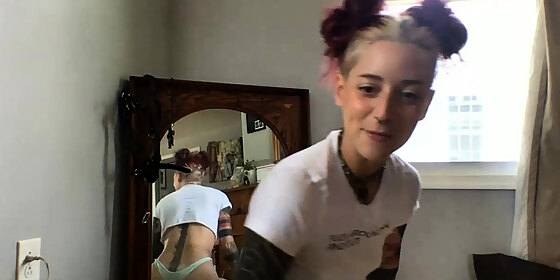amateur webcam cute teen plays solo with big dildo