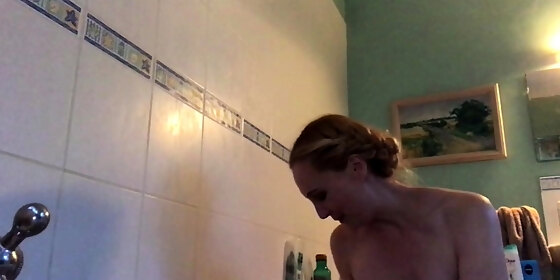 webcam busty blonde stripped covered by oil anal masturbate