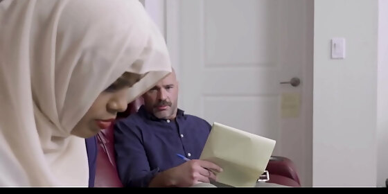 hijabiteen maya farrell in hate to go through arranged marriage