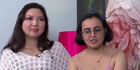 ersties ameliya und jasmina lecken sich gegenseitig intensiv die muschis