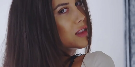 5kteens anya krey shows off her tight teen body