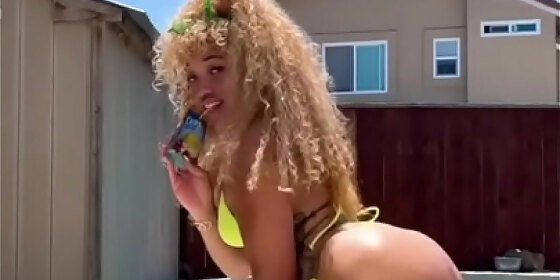 lorraine s fat redbone booty