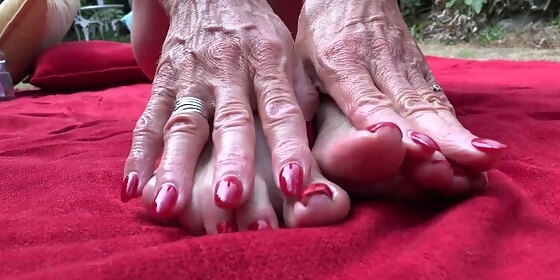 aunt judy s backyard sunbathing with busty mature housewife mrs molly