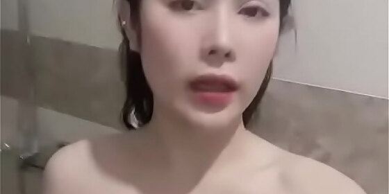 nguyen phuong linh borrowed money naked
