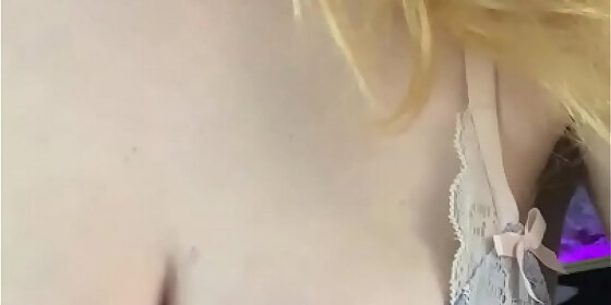 shy slut play when her boyfriend is away leaked