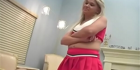 magnificent bimbo gets wild licking