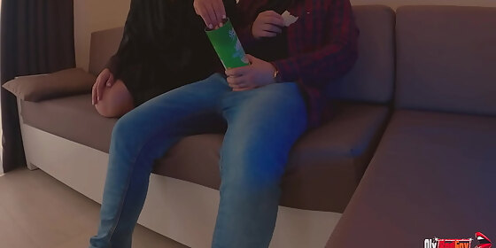 i put my dick in a box of chips and served my stepmom her reaction was amazing