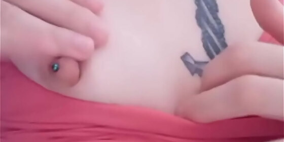 showing tits cam