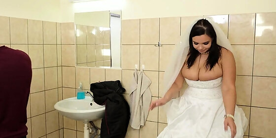 cheating big tits bride locked wc adventure