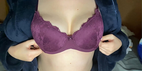 horny girl with a hot body wants to reach orgasm with a dildo tomastevi