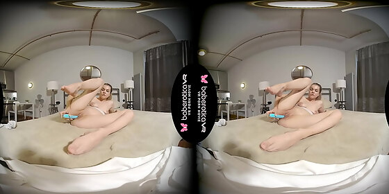 amanda clarke satisfies her ravenous genitalia with a sex toy in vr