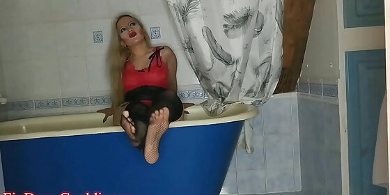 worship mistress feet