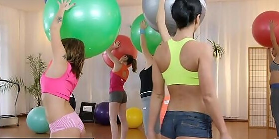 Gym Fats Sex Hd Video 2 Girls - Fitness Rooms Gym Mummy And College Girls Have Moist Lesbo Multiracial Trio HD  SEX Porn Video 14:00