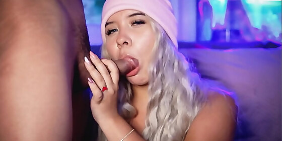 sexy colombian pleases her boyfriend while they make money online