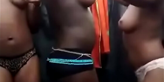 ghanaians students baths outdoor after