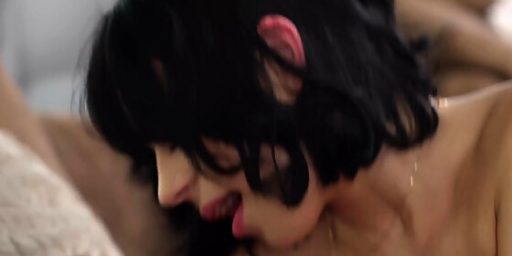 aria valencia stepsis is more of a freak than any circus
