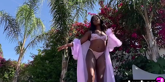 amazing black babe with nice big ass ana foxxx played with herself in the pool