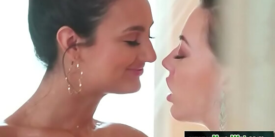 whitney wright eliza ibarra kissing and sucking nipples in shower