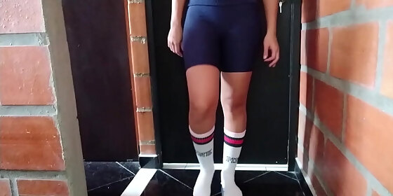 hermanastra con medias y short es follada en la cama bien rico con su gran trasero video casero