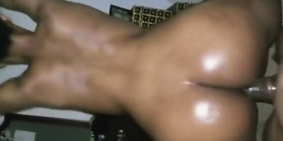 sumbody mama gotta big ol thunda azz