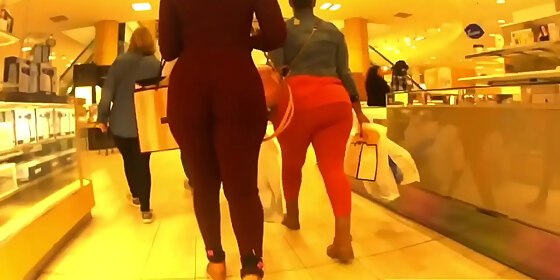 2 bad bitches at mall