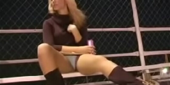 randy race fan girl shows panties