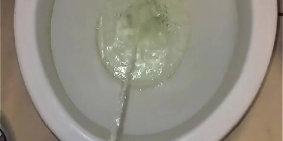 orinando b pissing d