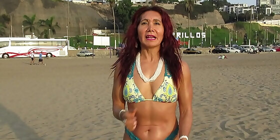 the goddess milf on the beach shows her body
