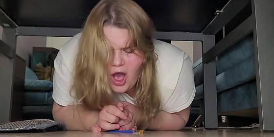 cum on the cute paintress big ass