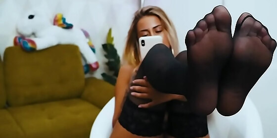 tattoed blonde masturbating for fun