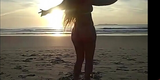 live on the beach complete in red