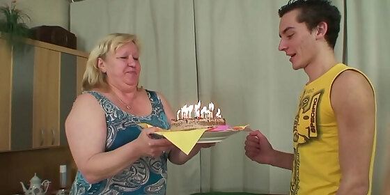 girl caught him banging huge mother inlaw