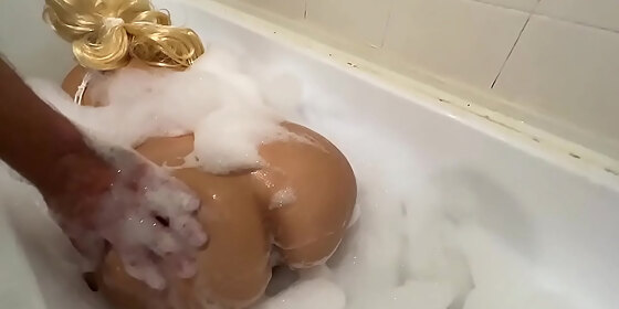 the step son went to his mom bath and helped to wash anal and blowjob