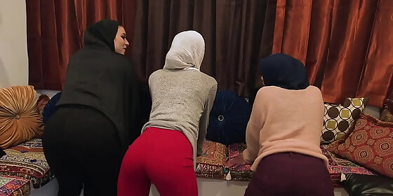 sweet arabian exchange babes share a massive dick