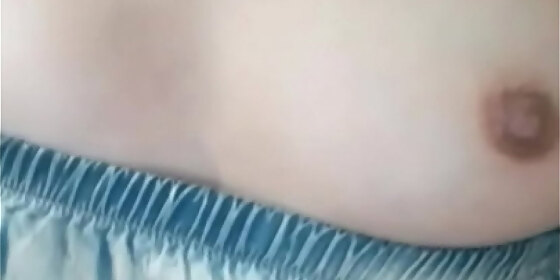 le pedi a mi sobrina un video de sus pechos y me envio este bien rico le gusta calentar