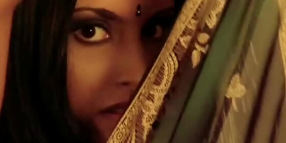 indian princess exposes her body