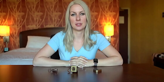 blonde bimbo plays with puzzles while cumming