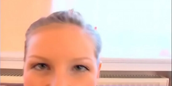 mouthwatering blonde floosy does something