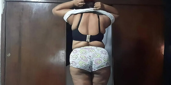 i masturbate watching my aaunt get dressed
