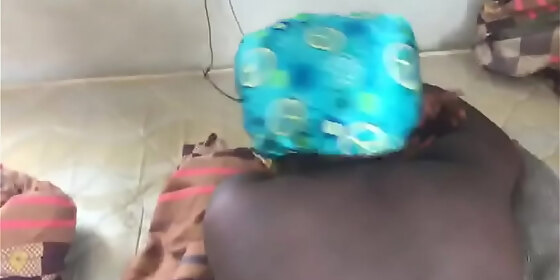 african gift shakes her big booty and fucks