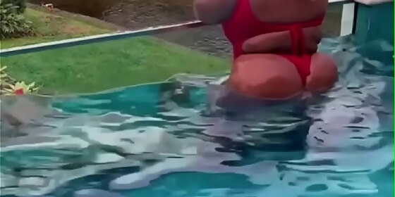 jojo todynho swimming in the pool in a bikini