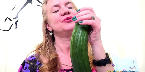 europemature one mature her cucumber and her toy